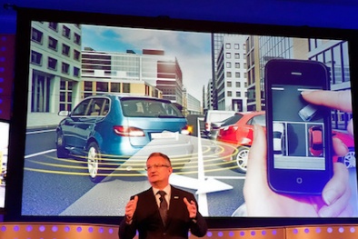 Dùng smartphone để đỗ xe